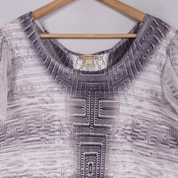 Energe World Wear Top Womens XL Gray White Crochet Lace Split Back Ombre Boho - Picture 2 of 10